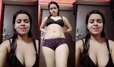 Beautiful Desi Chubby Girl Fingering Pussy Fucking MMS