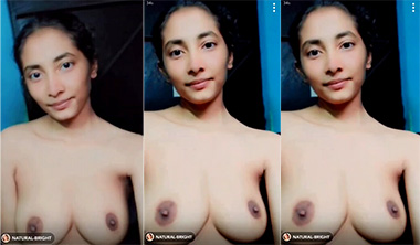 Beautiful Slim Girlfriend Showing Pussy Fuck